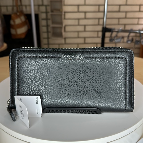 Coach Handbags - 💥$3 - NWT $248 MSRP COACH WALLET - DK561